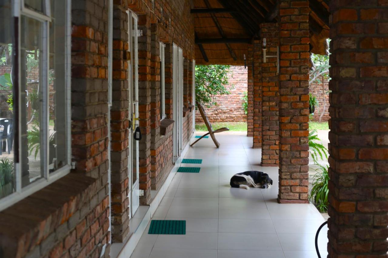 Mawuya Lodge วิกตอเรียฟอลส์ ภายนอก รูปภาพ