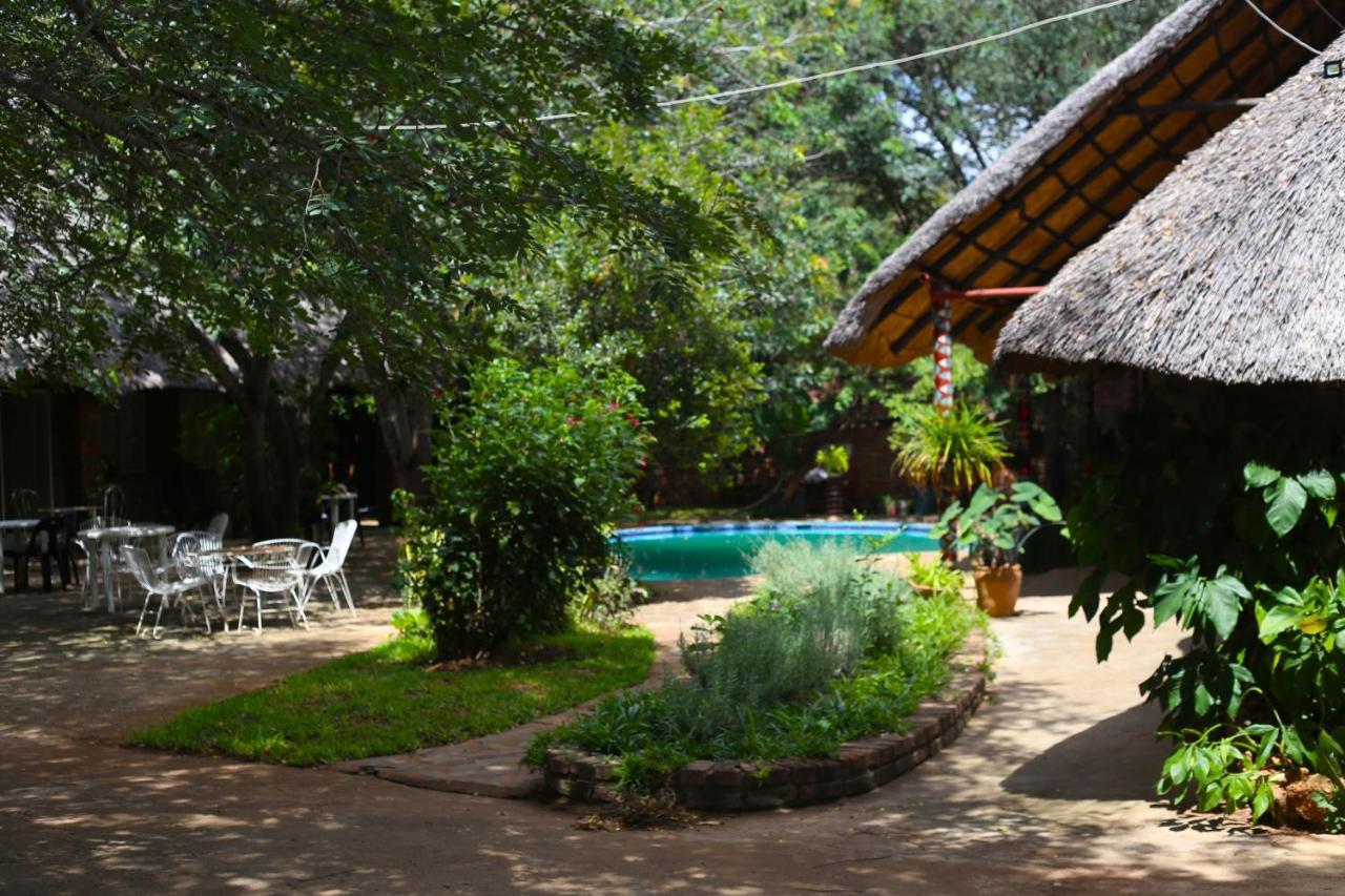 Mawuya Lodge วิกตอเรียฟอลส์ ภายนอก รูปภาพ