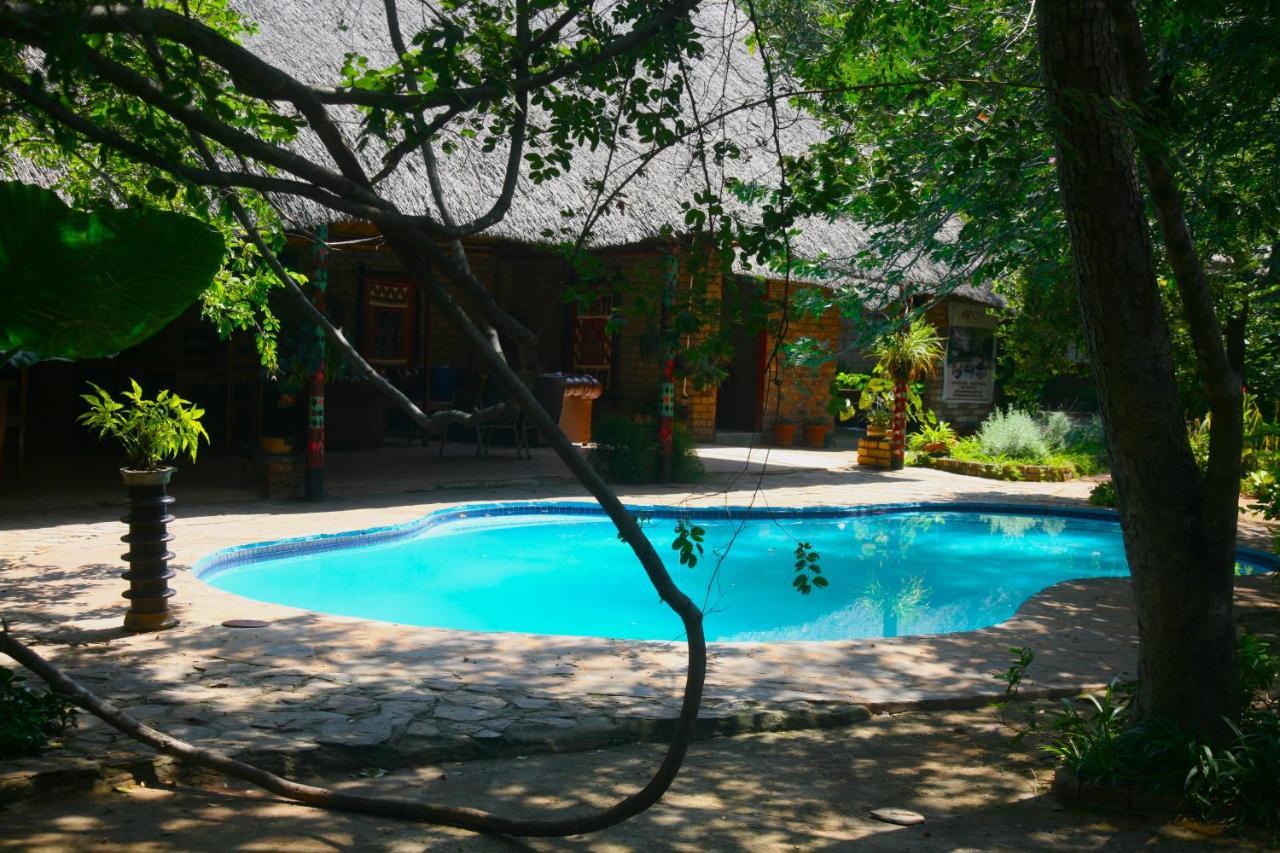 Mawuya Lodge วิกตอเรียฟอลส์ ภายนอก รูปภาพ