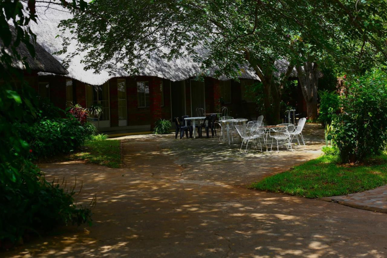 Mawuya Lodge วิกตอเรียฟอลส์ ภายนอก รูปภาพ