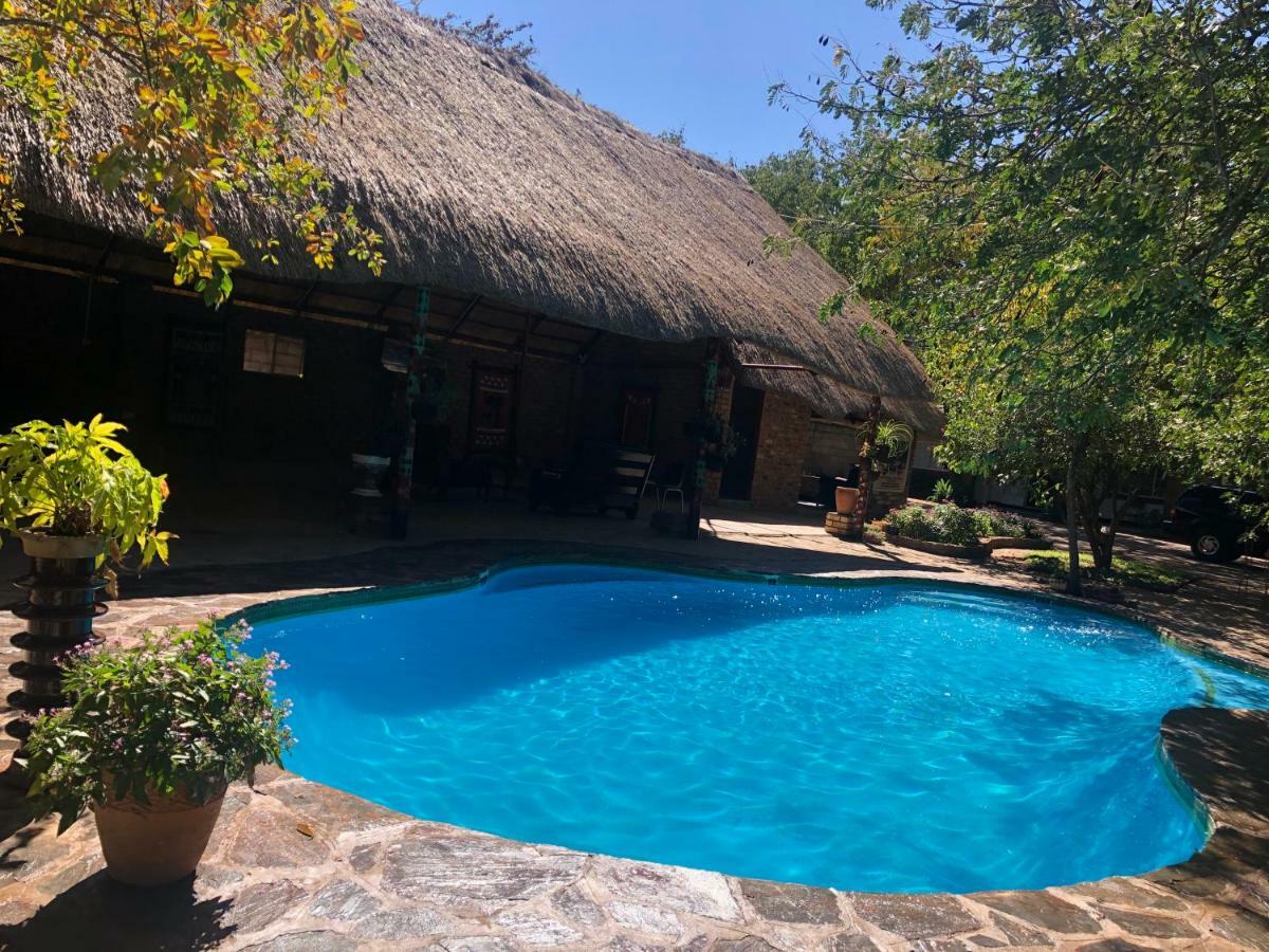 Mawuya Lodge วิกตอเรียฟอลส์ ภายนอก รูปภาพ